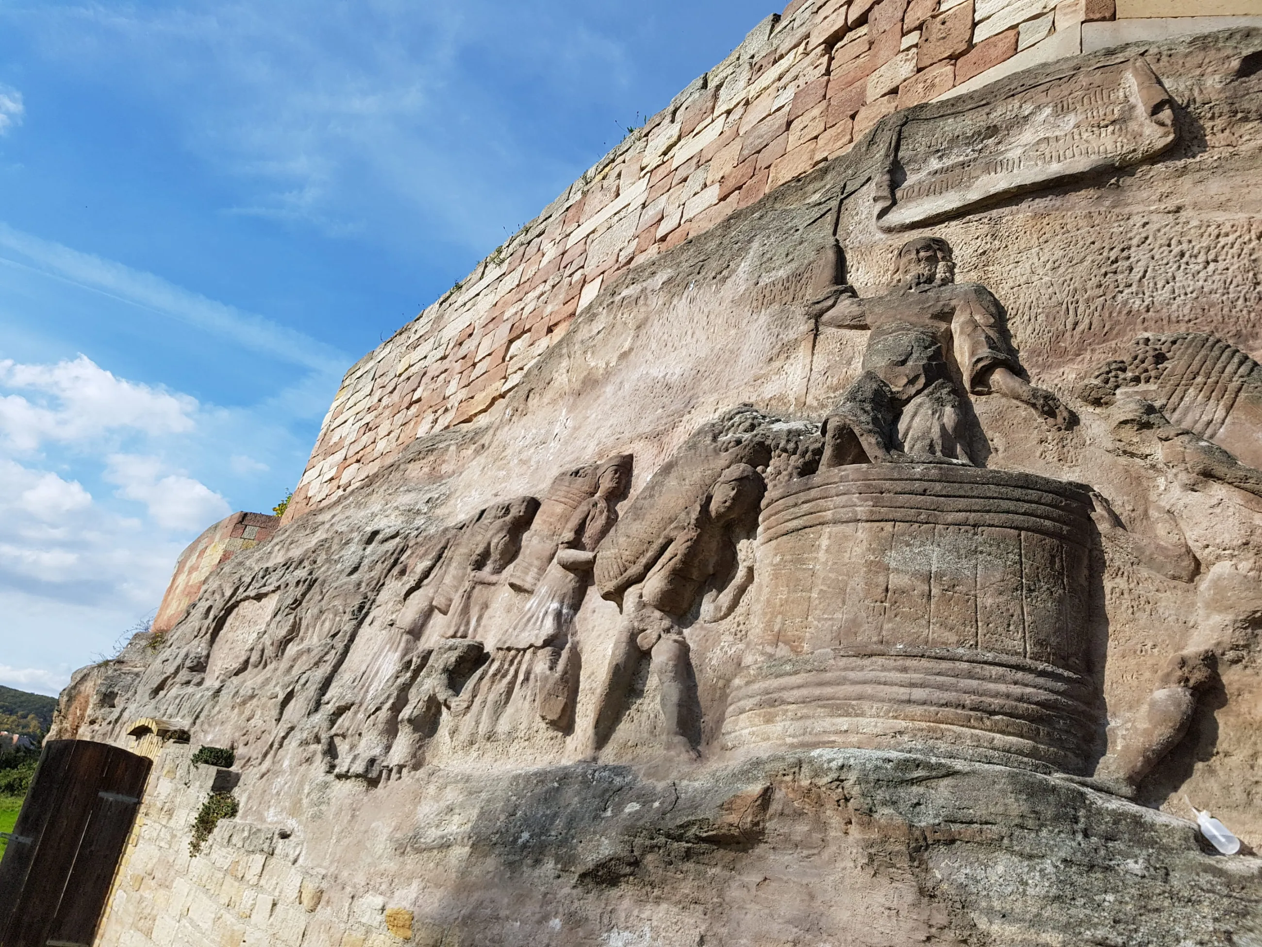 Ansicht des Reliefs von Christus in der Kelter des Steinernen Albums in Gro?jena.