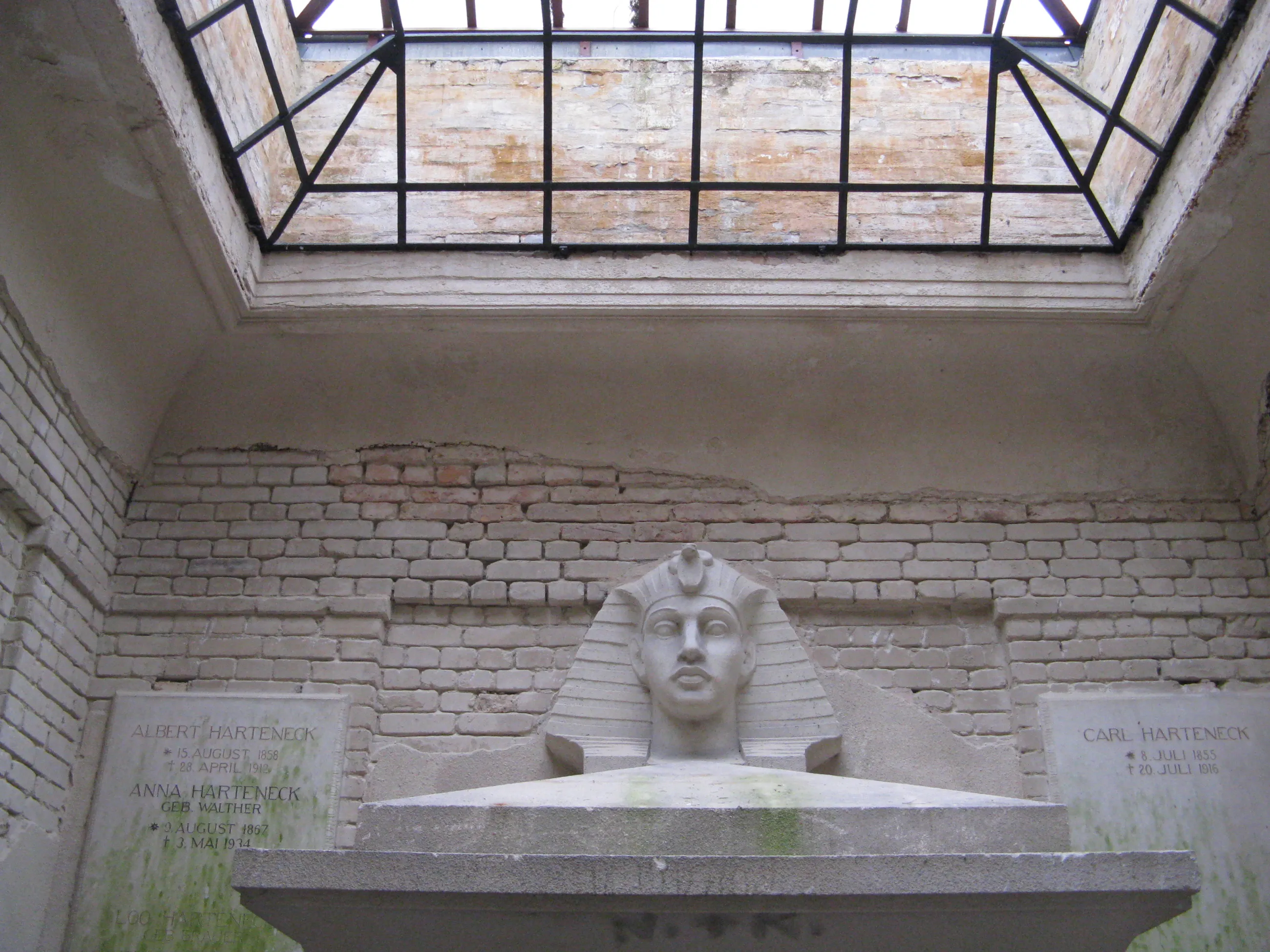 Innenansicht des Mausoleum Harteneck auf dem Stahnsdorfer Friedhof